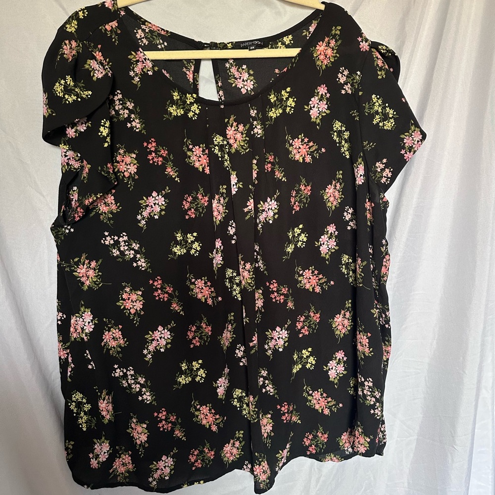 Paper moon Short Sleeve Floral Shirt
Size 2X